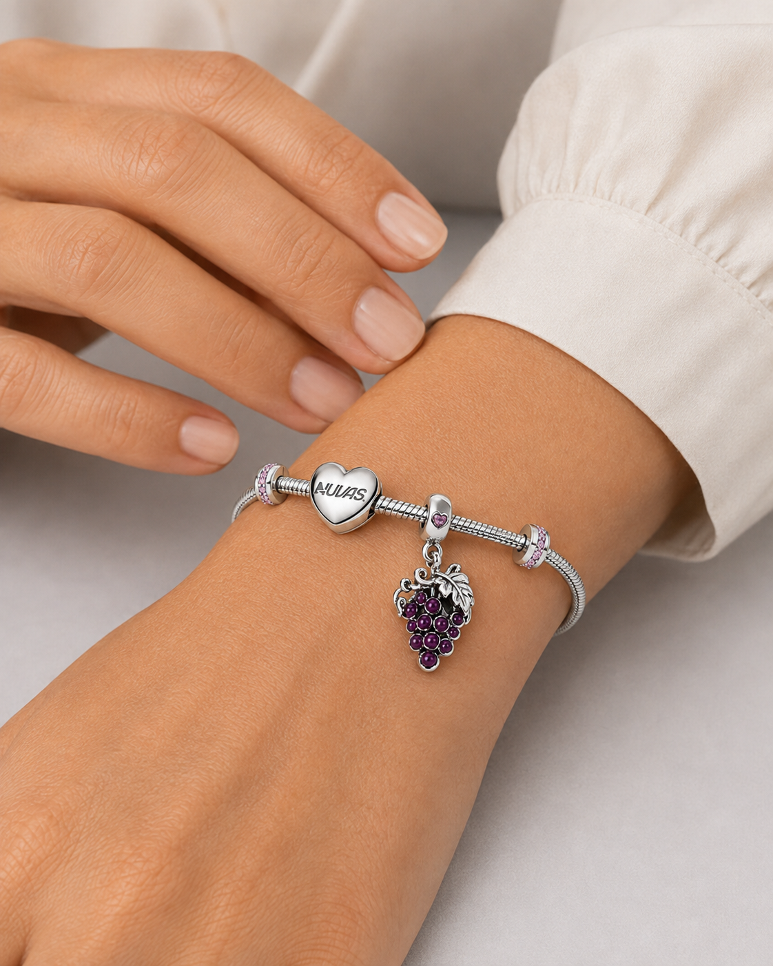 NUVAS CHARM UVAS